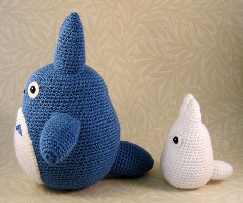 Blue and White Totoro Blue Totoro, Novelty Crochet, Totoro Diy, Totoro Amigurumi, White Totoro, Totoro Pattern, Sock Creatures, Crochet Totoro, Crochet Critters