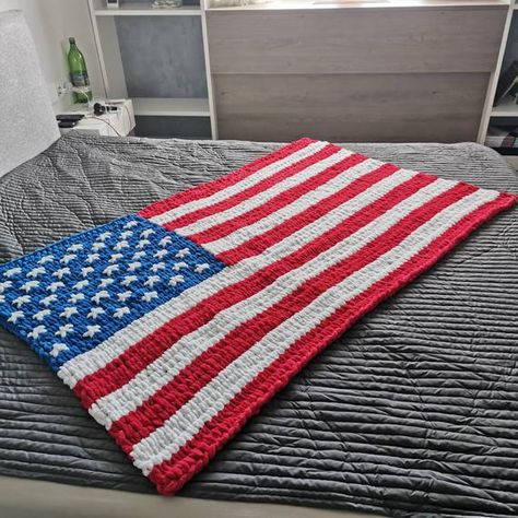 American Flag Chunky Knit Blanket, Chunky Blanket Diy, American Flag Blanket, Western Blankets, Chunky Yarn Blanket, Mom Blanket, Cozy Crochet Patterns, Crochet Blanket Designs, Chunky Knitting