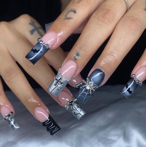 Grad Nails, Set Nails, Cross Nails, Makeup Idea, Black Nail Designs, Unique Acrylic Nails, Bling Acrylic Nails, Chrome Nails, Best Acrylic Nails