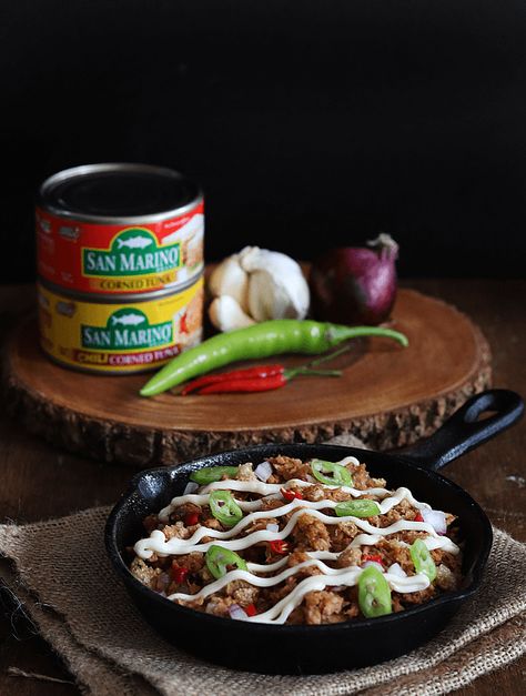 A healthier take on Sisig using San Marino Corned Tuna! You get to satisfy your cravings while getting a dose of omega 3! I’ve always loved sisig and it’s always a number one dish on my menu when it comes to comfort food. It’s the combination of flavors —  the meat, the seasoning, the chillies... Tuna Sisig Recipe, Tuna Sisig, Sausage Fried Rice, Tasty Fried Rice, Tuna Sandwich Recipes, Sisig Recipe, Tuna Recipe, Peach Kitchen, Tuna Steak