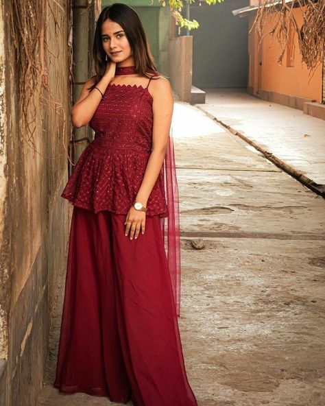 Kurti Sarara Dress, Sarara With Kurti For Girls, Traditional Sarara Dress, Sharara Designs For Sangeet, Sarara Kurti Design, Sarara With Kurti For Wedding, Poses In Sarara Dress, Sarara Dress Indian Weddings, Latest Trendy Lehenga Designs