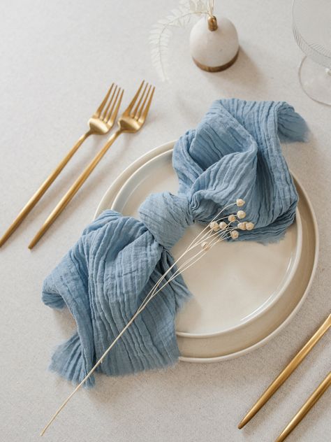 Cloth Napkin Place Setting, Gauze Napkins Wedding, Gauze Napkin Folding Ideas, Napkins For Wedding Reception, Cheesecloth Napkins, Wedding Reception Rustic, Gauze Napkins, Wedding Dining Decor, Cloth Napkin Folding