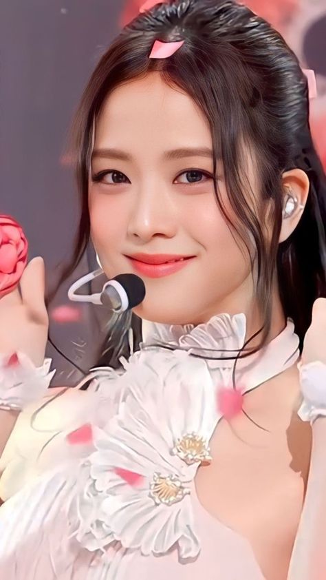 Jisoo Flower Fanart, Jisoo Flower Photoshoot, Blackpink Jisoo Photoshoot, Blackpink Jisoo Flower, Rosé Cute Blackpink, Flower Jisoo, Jisoo Cute, Jisoo Flower, Viral On Tiktok