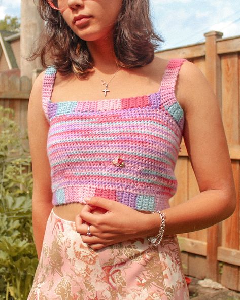 hand crocheted crop top from multicolored variegated yarn Crochet Top Scrap Yarn, Crochet Ideas For Multicolored Yarn, Crochet Variegated Yarn, Multicolored Crochet Top, Multicolored Yarn Crochet, Chevron Crochet Patterns, Crochet Crop Top Pattern, Diy Clothes Design, Crochet Wool