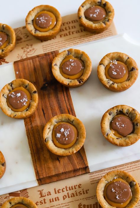 Twix Cookie Cups, Cookies In Mini Muffin Tins, Cookie Cups Muffin Tin, Rolo Cookie Cups, Brownie Cookie Cups, Twix Cookie, Cookie Parfait, Rolo Cookies, Chocolate Chip Cookie Cups