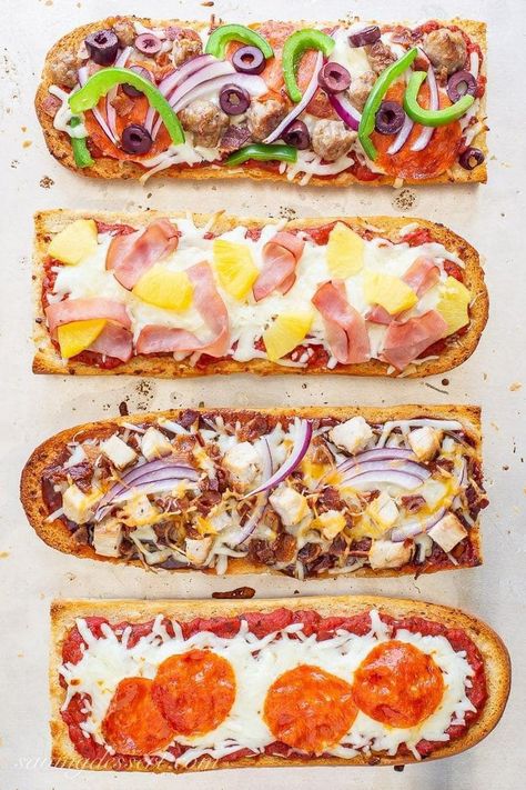 Pizza Baguette, Sweet Bbq Sauce, French Bread Recipe, French Bread Pizza, Pizza Snacks, Sweet Italian Sausage, Bread Pizza, Easy Pizza, French Bread