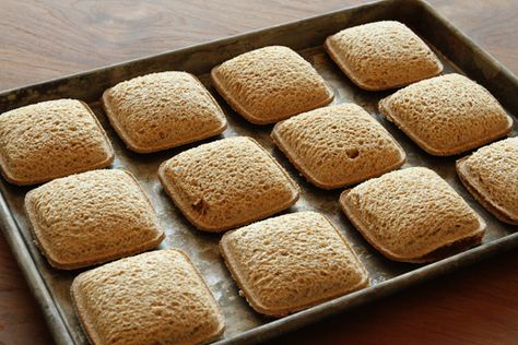 Diy Uncrustables, Homemade Uncrustables, Pb J Sandwiches, Frozen Peanut Butter, Peanut Butter Jelly Sandwich, Kids Healthy, Lunchbox Ideas, Peanut Butter And Jelly, Peanut Butter Jelly