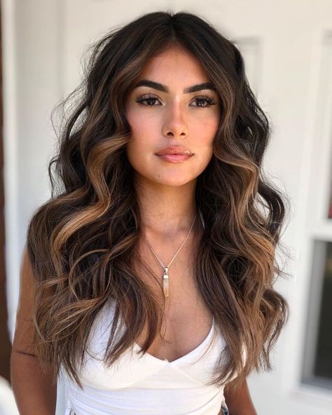 Medium Brown With Caramel Highlights Types Of Brown Hair, Ribbon Highlights, Brown Hair Color Shades, Golden Brown Hair Color, Warm Brown Hair, Brown Hair Looks, Medium Brown Hair, Brunette Balayage, Brunette Hair With Highlights