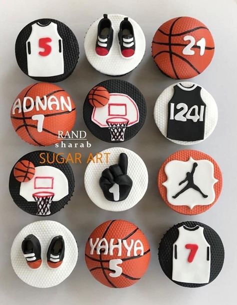 Basketball cupcakes Basketball Birthday Cupcakes, Basketball Theme Cupcakes, Basketball Cupcakes Ideas, Cupcake Basketball, Basketball Torte, Cake Basketball, Basketball Birthday Cake, Basketball Cupcakes, Basketball Theme Birthday