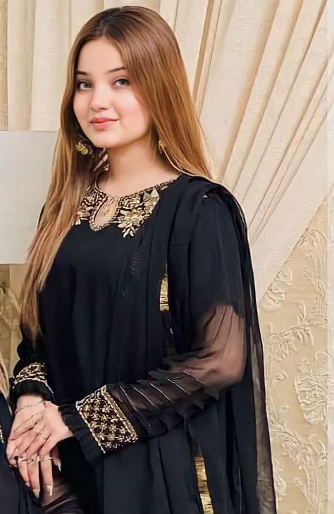 Rabica Khan New Pics, Black Dp Boy, Rabica Khan, Black Dress Ideas, Designing Blouse, Black Dpz, White Dp, Rabeeca Khan, Stadium Wallpaper