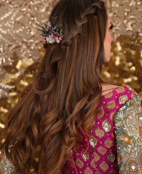 Layer Haircut Ideas, Hairstyle For Engagement, Open Hairstyle, Layer Haircut, Party Hairstyles For Long Hair, Hair Aesthetics, Easy Party Hairstyles, Hairstyles For Gowns, Hair Style On Saree