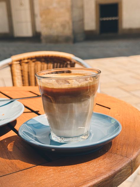 Flat White Coffee Aesthetic, White Coffee Aesthetic, Flat White Coffee, Iced Coffee Drinks, White Inspiration, Coffee Barista, Coffee Aesthetic, Flat White, White Coffee