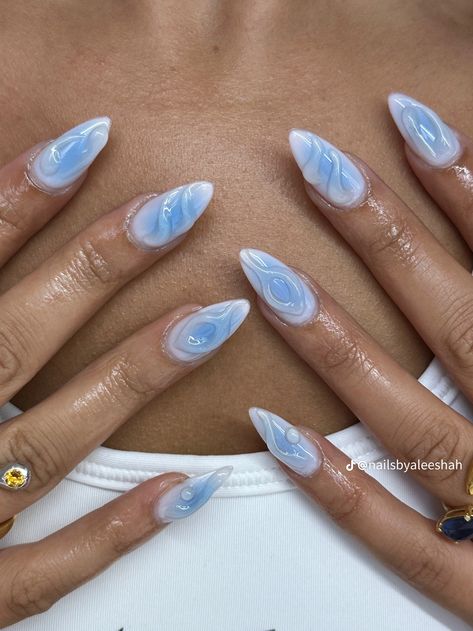 Almond Aura Nails, Blue Nail Art Ideas, Blue Winter Nails, Sky Blue Nails, Blue And White Nails, Henna Nails, Aura Nails, Baby Blue Nails, Medium Almond