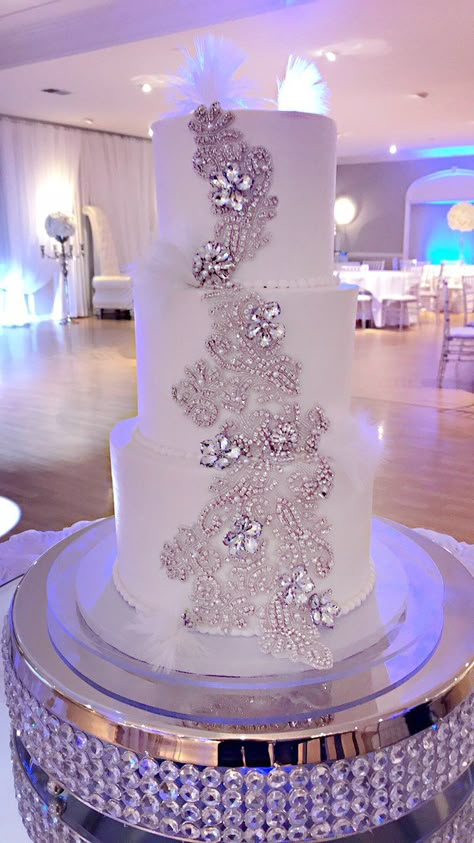 Wedding Cake With Diamonds, Sparkly Wedding Cakes, Wedding Cakes Flowers, Bling Wedding Cakes, Fancy Wedding Cakes, Extravagant Wedding Cakes, Pretty Wedding Cakes, Big Wedding Cakes, Wedding Cake Design