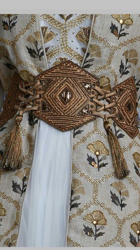 Ren Faire Noble, Traditional Belt, Look Boho Chic, Embroidered Ribbon, Fantasy Style, Cute Outfit Ideas, Cute Outfit, Fantasy Clothing, Fantasy Fashion