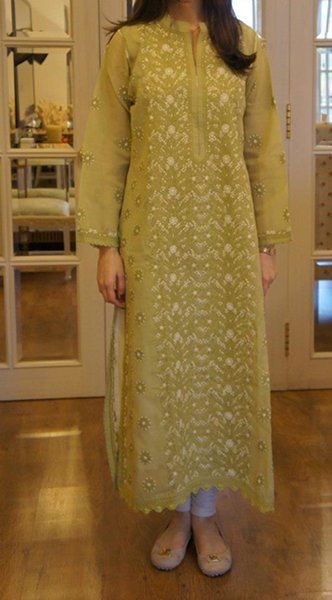 Chikankari Kurti Designs Latest, Chickenkari Kurti, Kurta Neck Designs, Farida Hasan, Lucknowi Suits, Lucknowi Kurta, White Anarkali, Chikankari Work, Designer Salwar Kameez