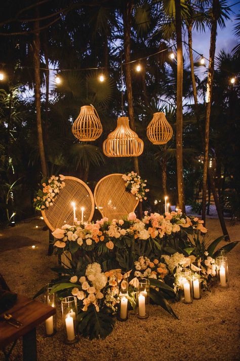 Mexican Jungle Wedding, Tropical Sweetheart Table Wedding, Jungalow Wedding, White And Light Pink Wedding, Debut Inspiration, Pink Wedding Color Palette, Tulum Party, Tulum Jungle, Mexican Riviera