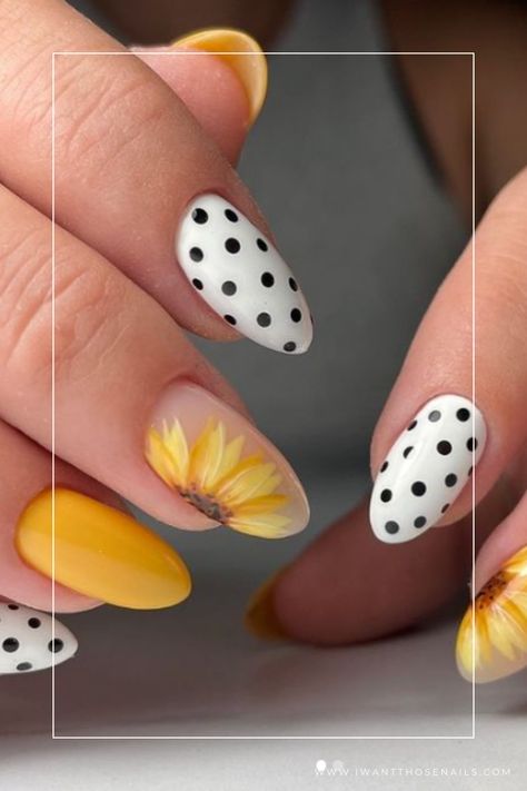 Bee And Sunflower Nails, Sunflower Nails Design, Nails Sunflower, Sunflower Nail Designs, Fingernail Polish Designs, Dandelion Nail Art, Bumble Bee Nails, Sunflower Nail, Sunflower Nail Art