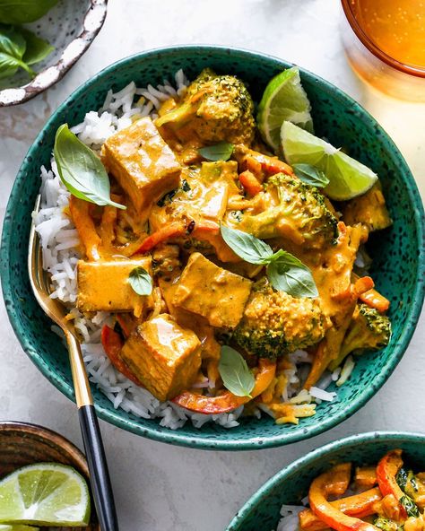 Tahini Tofu, Dr Gregor, Tofu Curry, Thai Coconut, Curry Dishes, Tofu Recipes, Vegetarian Dinner, Tempeh, Simple Recipes