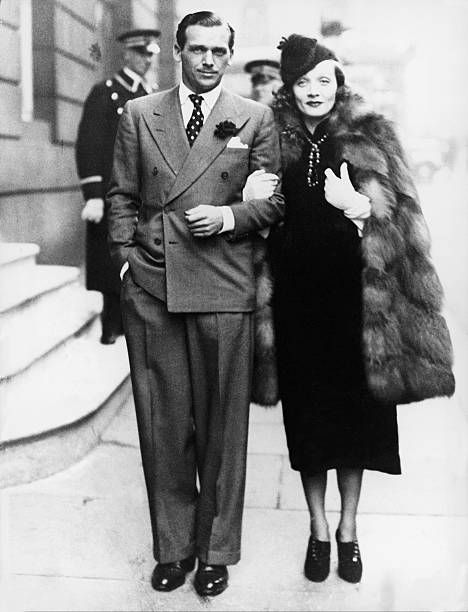 Douglas Fairbanks Jr. In London Pictures and Photos - Getty Images Klasik Hollywood, Douglas Fairbanks Jr, 1930s Men, Stars D'hollywood, Douglas Fairbanks, Marlene Dietrich, Actrices Hollywood, Vintage Suits, Foxtrot