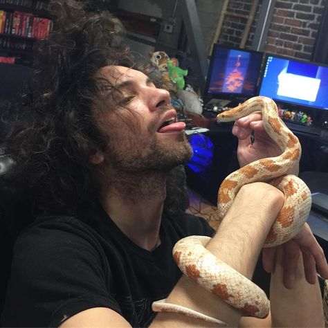 Making good life decisions, as always Danny Avidan, Dan Avidan, Grumpy Man, Game Grumps, I Love Games, Life Decisions, Markiplier, Good Life, Man Humor