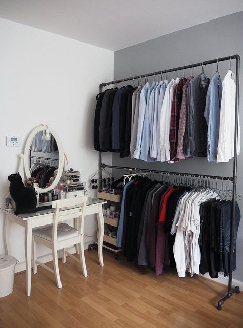 (paid link) The Best Freestanding Wardrobe & Clothes Racks | Apartment . Walk In Closet Diy, Bedroom Closet Shelves, Clothes Rack Design, Clothing Rack Bedroom, Standing Clothes Rack, Garderobe Design, Små Rum Lidt Plads, Space Saving Ideas, Diy Clothes Rack