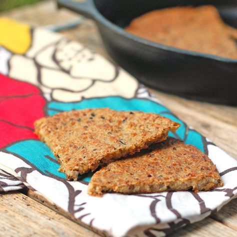 wild rice flatbread is made with less than 5 ingredients: wild rice, egg whites, and flax. It's super simple, versatile, and healthy. Rice Flour Recipes, Rice Egg, Pinch Of Yum, Gf Bread, Cooked Carrots, Flatbread Recipes, Grain Free Recipes, Best Food Ever, Flour Recipes