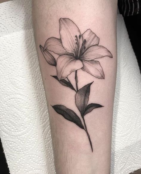 Lilies Tattoo, Lilly Flower Tattoo, Tattoos Foot, Baby Angel Tattoo, Pattern Tattoos, Skull Tattoo Flowers, Lillies Tattoo, Tattoos Rose, Tattoo Finger