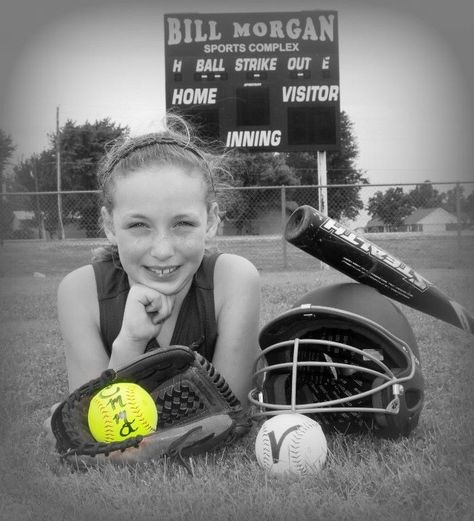 Softball pic Baseball And Softball Sibling Pictures, Softball Pictures Poses Individual, Softball Photoshoot Ideas, Softball Portraits, Kids Sports Quotes, Softball Photoshoot, Photoshoot Ideas Kids, Softball Poses, Softball Team Pictures