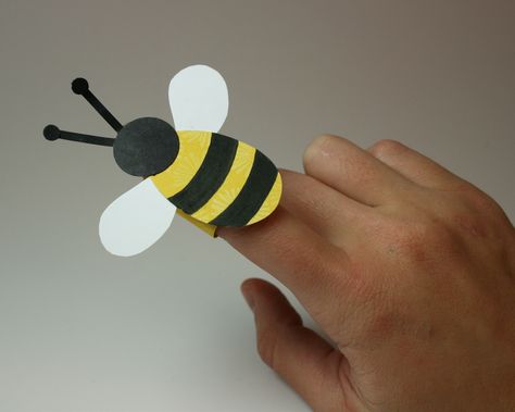 Bee Finger Puppet We used felt instead of paper/mom pre-cut per OG’s request (so glad I did!), 8 year old painted black stripes, together we hot glued parts. Bee Finger Puppet, Bumble Bee Craft, Bee Craft, Bee Crafts For Kids, Bumble Bee Art, Bee Activities, Bee Classroom, Bug Crafts, Bee Party