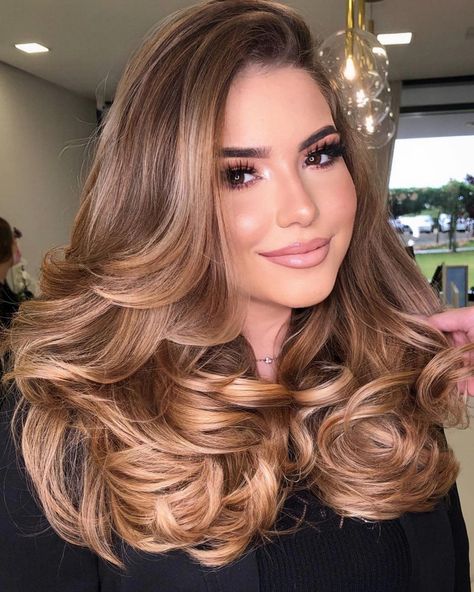 Layered Light Honey Brown Hair Honey Brown Hair Color, Dark Hair Dye, Warm Blonde Hair, Rambut Brunette, Honey Hair Color, Golden Brown Hair, Honey Brown Hair, Hair Color Caramel, Brown Hair Color