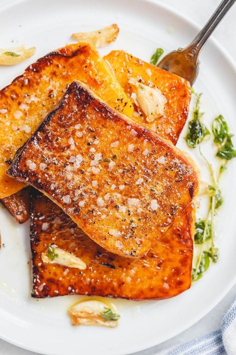 Garlic Butter Butternut Squash Steaks - Melt-in-your-mouth tender and packed with flavor! A super easy and delicious side dish for the holidays. Butter Squash Recipe, Butternut Squash Recipes, Recetas Keto, Vegetarian Cooking, Squash Recipes, Fresh Rosemary, Veggie Dishes, Garlic Butter, Yummy Sides