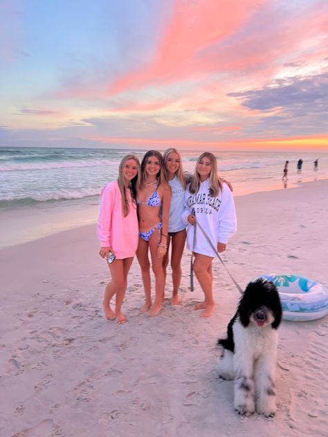 Cute Beach Pictures, Trip With Friends, Cruise Pictures, Seaside Florida, Summer Picture Poses, Florida Trip, Three Girls, Beach Vacay, Summer Goals