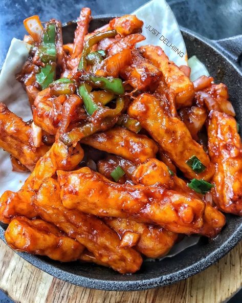 Just Delhiing on Instagram: “Can we ever say no to super crispy and flavourful Chilli Potato? 🤩 Tag someone who always orders this 🙈👇🏻 ••• #justdelhiing Follow…” Hell Drink, Chilly Potato, Chilli Potato, Tag Someone Who, Tag Someone, Chicken Wings, Potato, Pasta, Meat