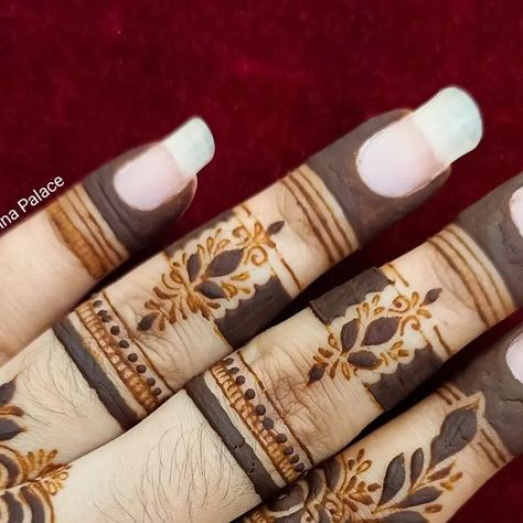 _Mim's Henna Palace_ on Instagram: "Love this finger design..... @mims_henna_palace" Finger Designs Mehndi, Birthday Mehendi Design, Mehendi Finger, Nail Mehendi, Finger Tip Mehndi Design, Delicate Mehndi Designs, Fingers Mehendi, Mehndi Finger, Mehandi Practice