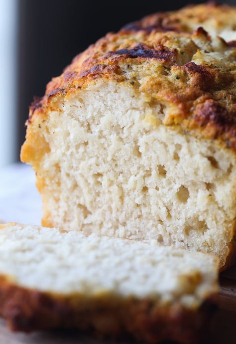 Ranch Beer Bread.. so quick and easy with a crunchy buttery crust flavored with ranch seasoning! Ranch Bread, Flavored Breads, Specialty Breads, Beer Bread Easy, Cookies And Cups, Quick Bread Recipes Easy, Savory Breads, Beer Bread Recipe, Recipe Bread