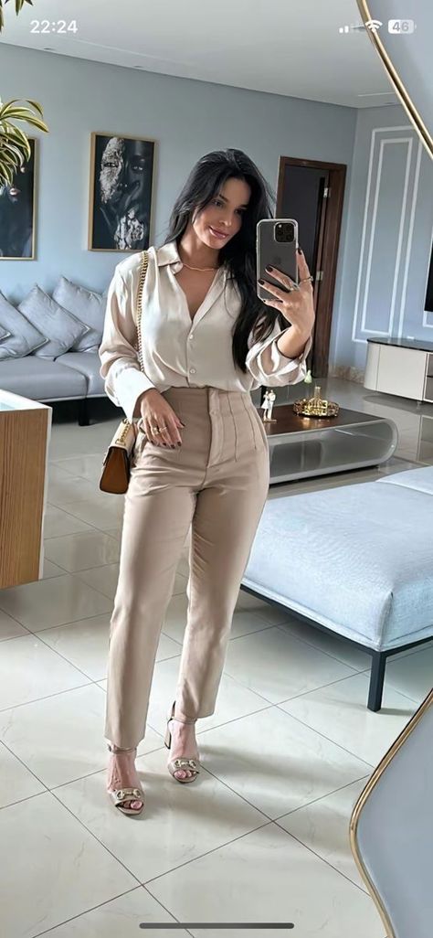 Corporate Baddie Outfits, Cute Professional Outfits, Corporate Baddie, Outfit Elegantes, Fashionable Work Outfit, Classy Outfits For Women, Professional Clothing, Business Outfits Women, Stylish Work Attire