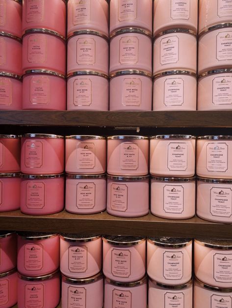 Strawberry Pound Cake, Candle Obsession, Best Smelling Candles, Bath N Body Works, Cake Candles, House Smell Good, Pretty Candle, Bath Body Works Candles, Candle Aesthetic