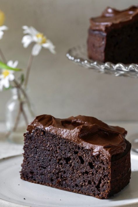 Healthy Beetroot & Chocolate Cake | Emma's Nutrition Chocolate And Beetroot Cake, Beetroot Cake Healthy, Low Fat Chocolate Cake, Gut Healthy Desserts, Beetroot Cake Recipe, Raw Chocolate Cake, Beetroot Chocolate Cake, Chocolate Beet Cake, Sugar Free Chocolate Cake