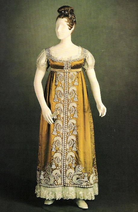 1817 dress worn by Princess Charlotte of Wales 1820 Fashion, Regency Clothing, Empire Fashion, Princesa Charlotte, Regency Era Fashion, Regency Period, Court Dresses, Regency Dress, Regency Fashion