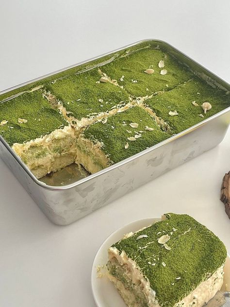 Jasmine Matcha Tiramisu|||This Jasmine Matcha Tiramisu is so ambient! by ActiveSyndrome Matcha Tiramisu, Kue Macaroon, Matcha Dessert, Matcha Cake, Cute Desserts, Food Obsession, Cafe Food, Perfect Food, Pretty Food