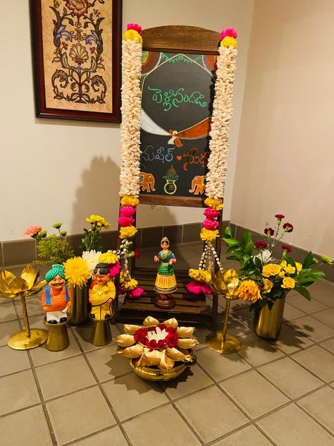 Sreemantham Backdrop, Housewarming Decorations Indian In Usa, Door Flower Decoration, House Warming Decor, Counter Top Decor, Housewarming Ideas, Banana Leaf Art, Simple Stage Decorations, Home Flower Decor