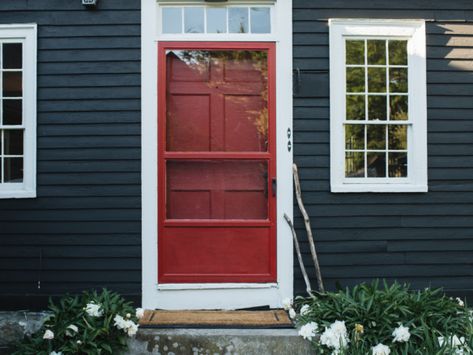 Sherwin-Williams’ SW 7600 Bolero Paint Sherwin Williams Bolero Front Door, Bolero Sherwin Williams, Sherman Williams, House Front Porch, Diy Wand, Exterior Paint Colors For House, Painted Front Doors, Sherwin Williams Paint Colors, Exterior Paint Colors