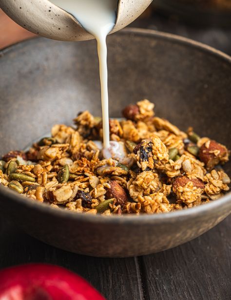 Apple Cinnamon Granola Cinnamon Granola Recipe, Apple Cinnamon Granola, Apple Granola, Cinnamon Oats, Maple Granola, Cinnamon Granola, Breakfast Sides, Healthy Granola, Gluten Free Granola