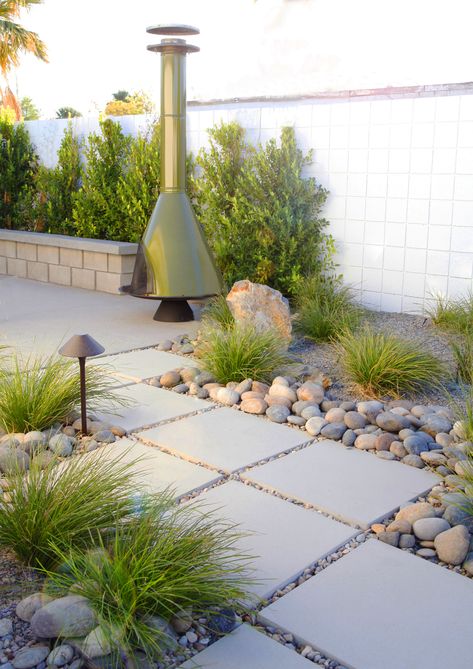 California Landscaping Backyard, Modern Rustic Landscaping, Front House Renovation, Cement Pavers Backyard, Modern Xeriscape Landscaping, Backyard Landscaping Xeriscape, Small Front Landscaping, Minimalist Vegetable Garden, Modern Texas Landscaping