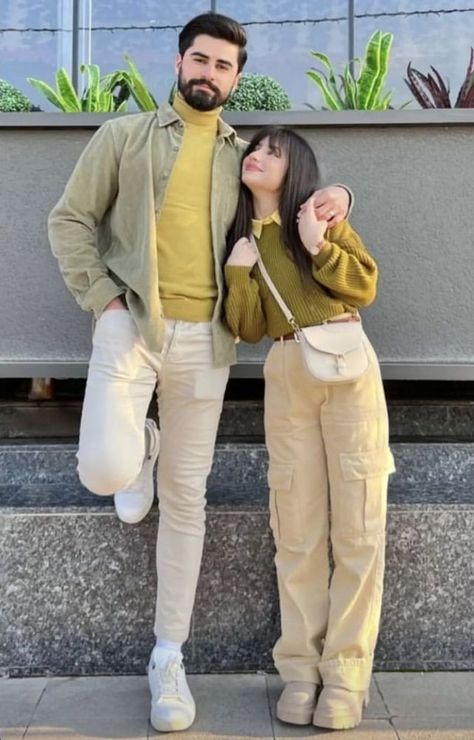 Couple Outfits Matching Casual, Couple Outfits Matching, Couple Outfit Ideas, Regular People, Couple Dress, Cute Couples Photography, Couple Picture Poses, Stylish Photo Pose, Best Poses For Pictures