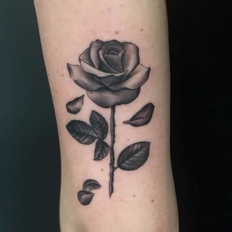 rose tattoo ideas Flower Tattoos With Petals Falling, Rose Tattoo With Petals Falling Off, Falling Rose Petals Tattoo, Rose With Petals Falling Tattoo, Rose Pedal Tattoo, Rose Petal Tattoo, Rose Petals Tattoo, Lisa Tattoo, Rose Petals Falling