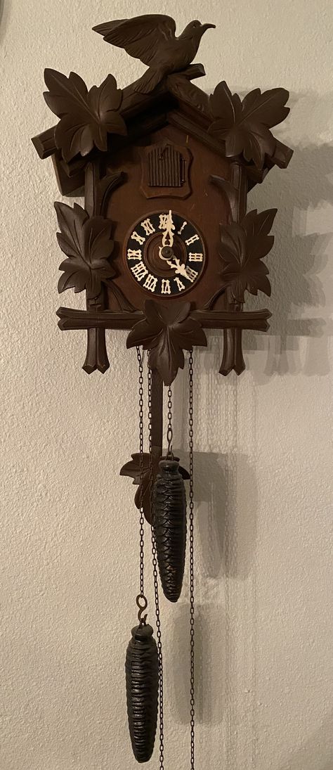 Black Forest Coco Clock from our grandparents Thiel who lived in Munich. Cuckoo Clock Decor Living Rooms, Coco Clock, Clock Decor Living Room, Coocoo Clock, Coo Coo Clock, Mansion Rooms, Twin Tattoos, Cool Clocks, Scenic Design