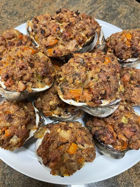 Baked Clams Recipe, Baked Clams Oreganata, Baked Clams, Clams Recipe, Fresh Clams, Sausage Ragu, 2 Ingredient Recipes, Clam Bake, Clam Recipes