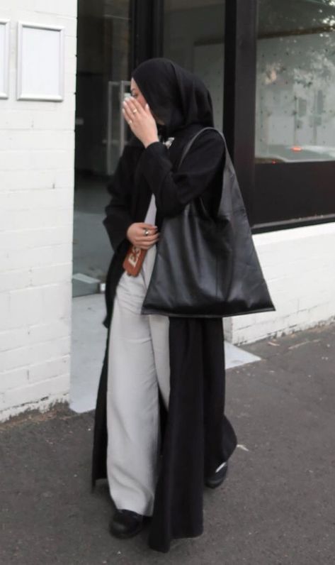 Uni Hijabi Outfits, Open Abaya Outfit, Hijabi Outfits School, Hijab Fashion Inspiration Casual, Sixthform Outfits, Abaya Fits, University Fashion, Outfits Muslim, Abaya Designs Latest